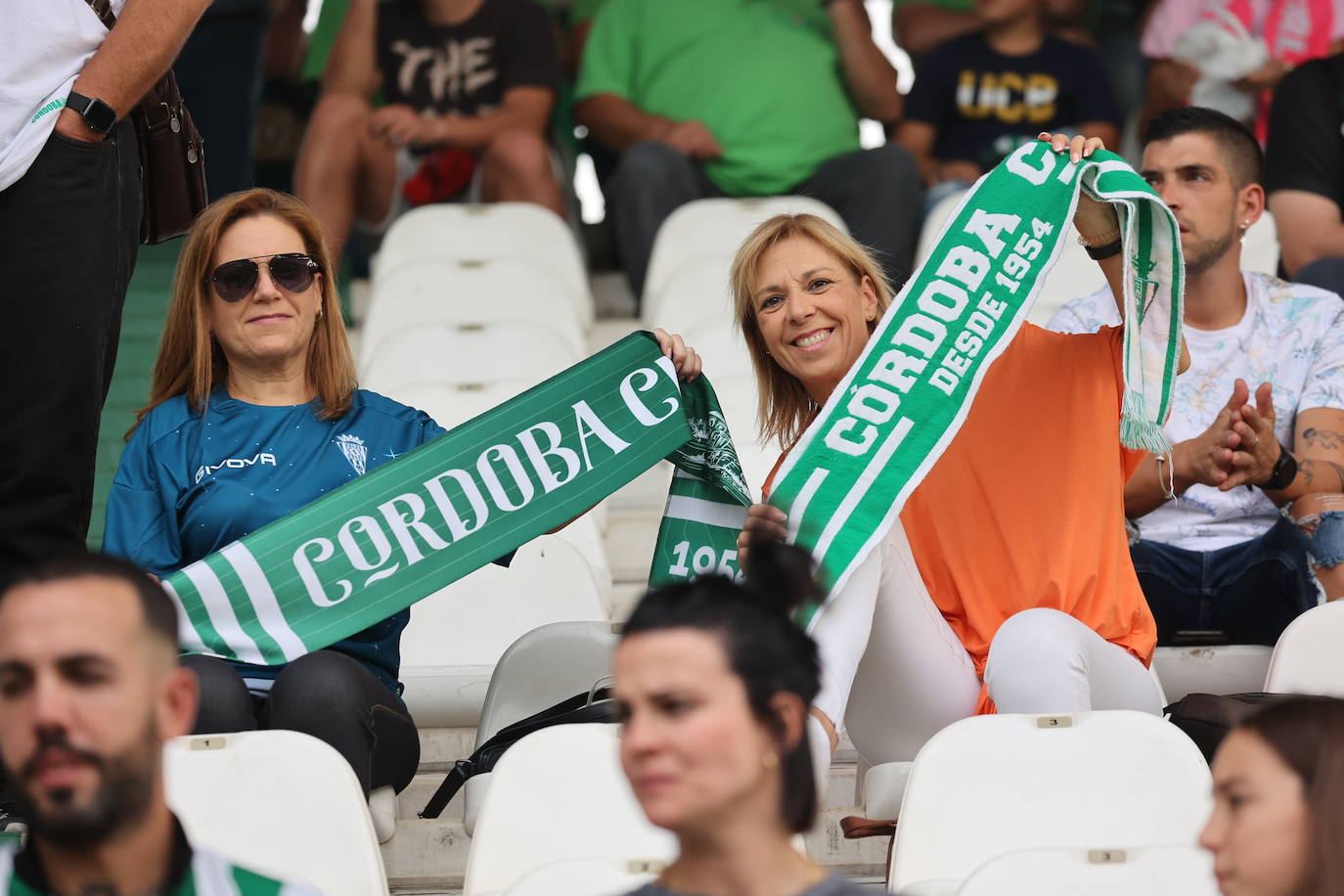 La animación de la grada de El Arcángel en el Córdoba CF - Sanse, en imágenes