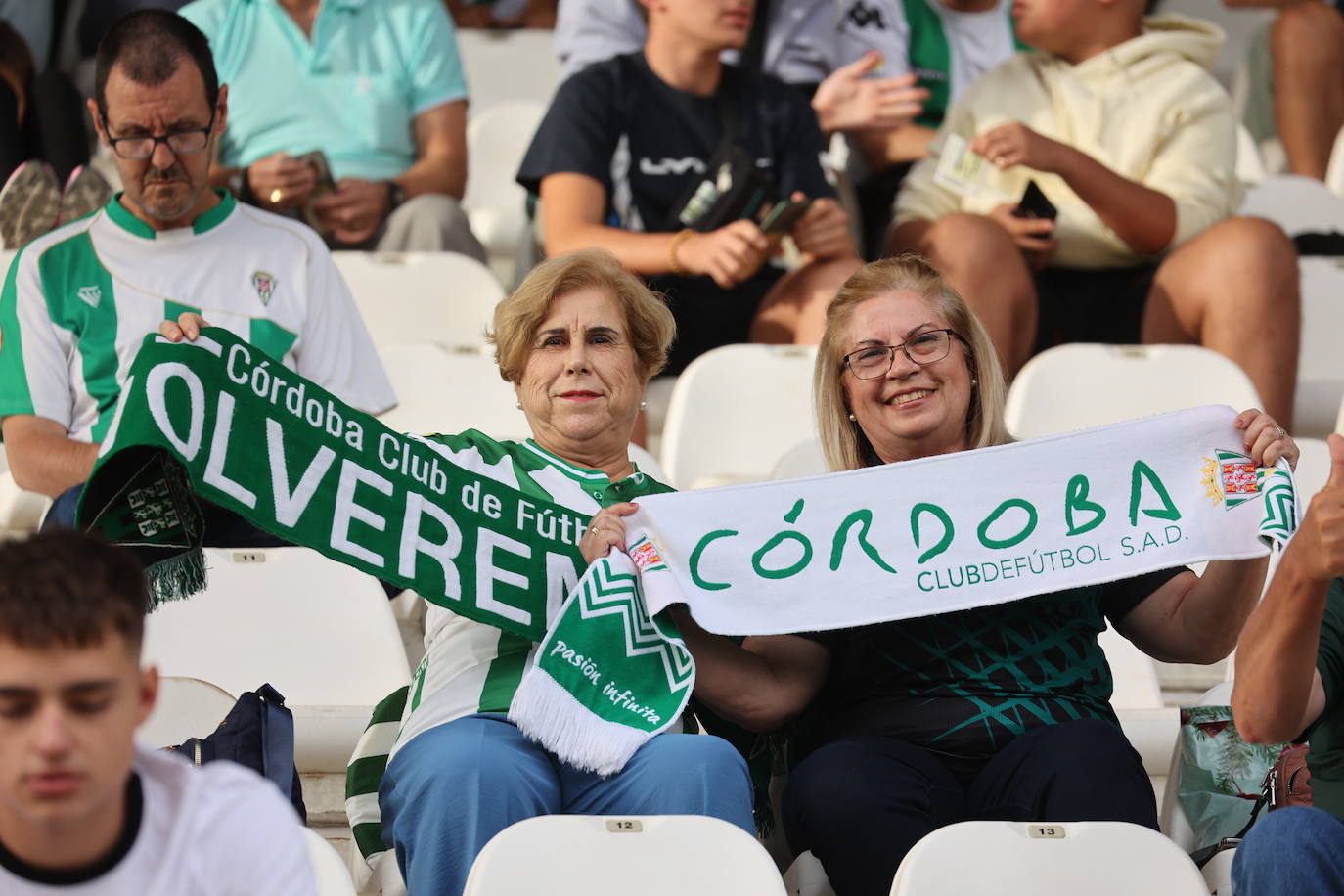 La animación de la grada de El Arcángel en el Córdoba CF - Sanse, en imágenes