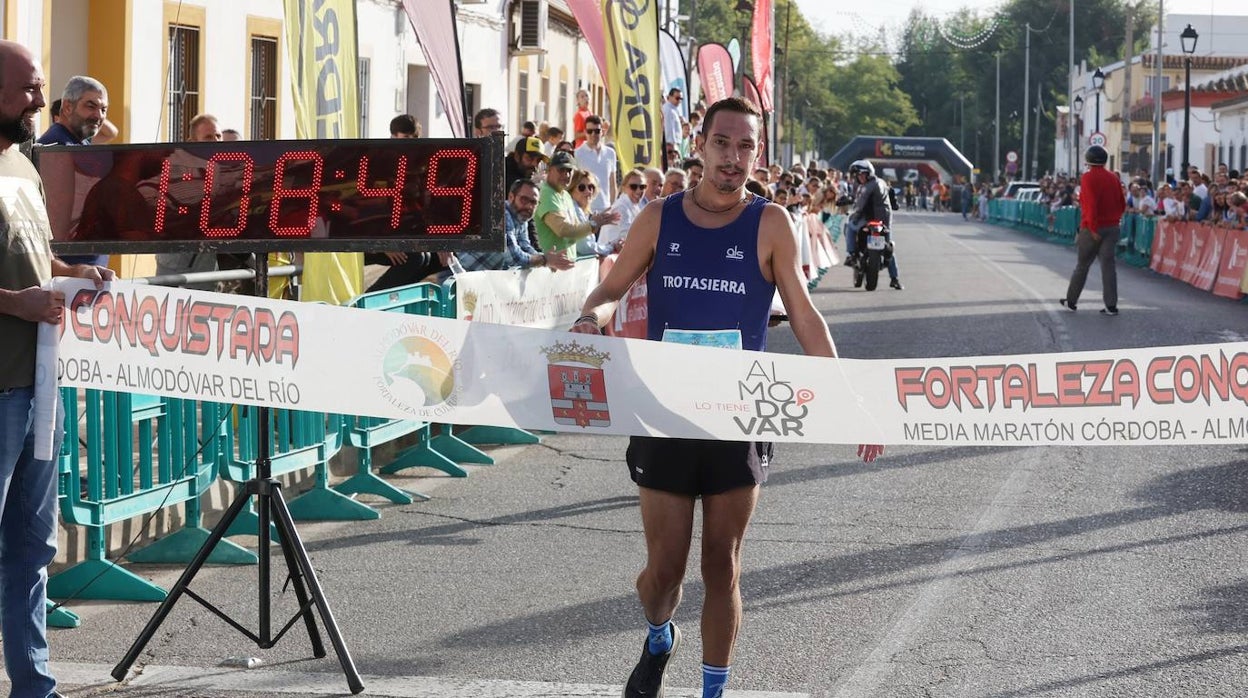 Antonio Montero y Raquel Hernández ganan la Media Maratón Córdoba - Almodóvar 2022