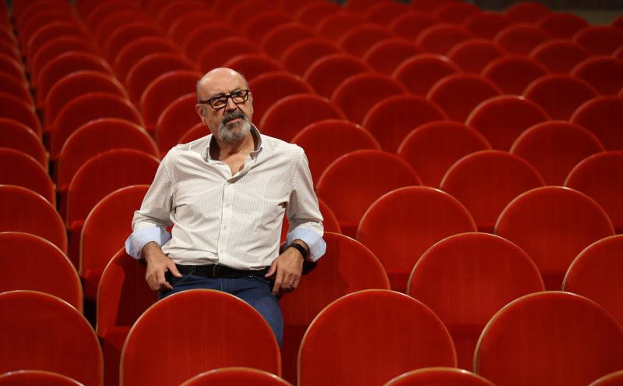 Juan Carlos Villanueva posa en el Gran Teatro