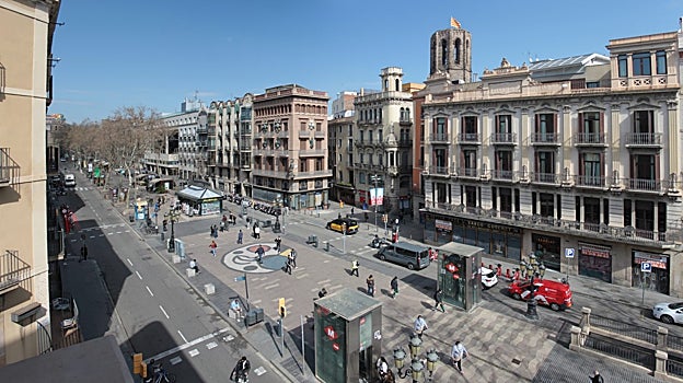Imagen antes - Vista de la nueva Rambla a la altura del mosaico de Miró