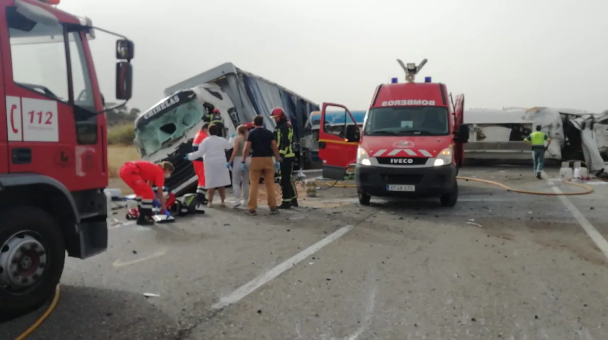 Accidente en Córdoba | Un muerto y un herido grave en un choque entre dos camiones en la N-502 en Espiel