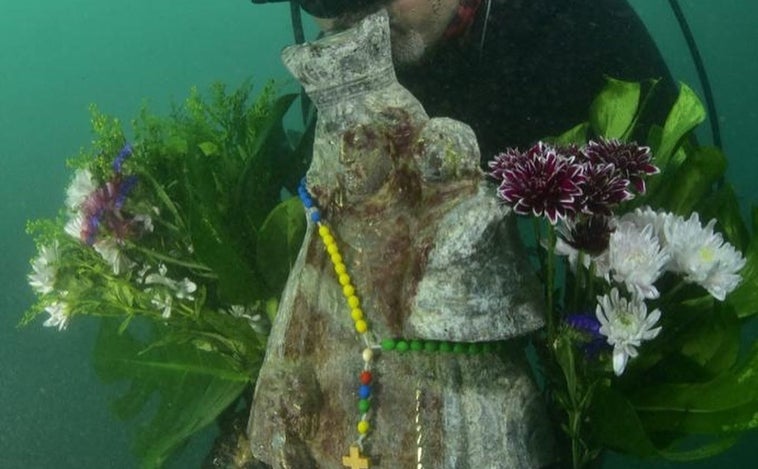 La sorprendente veneración a la Virgen de los Desamparados en las aguas del Puerto de Valencia