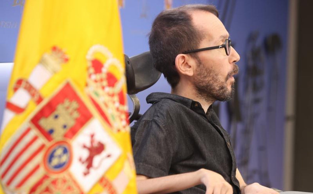 El portavoz parlamentario de Unidas Podemos, Pablo Echenique, ayer durante una rueda de prensa en el Congreso