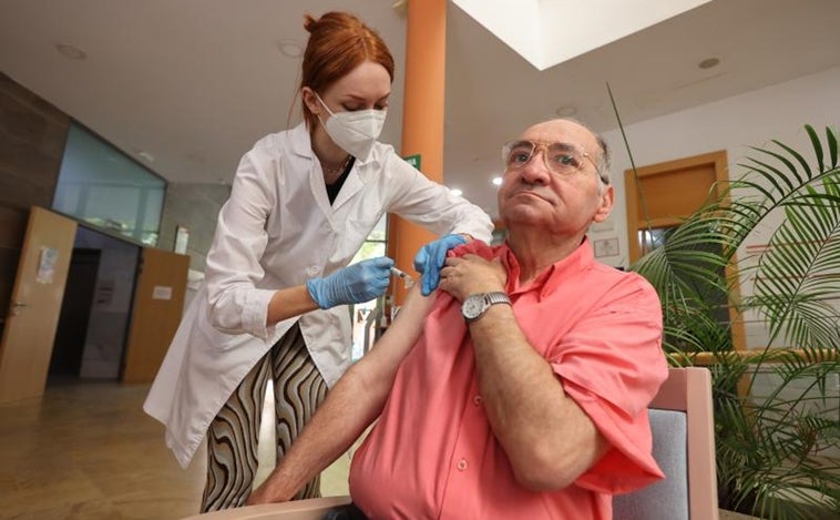 Salud abre la vacunación de la cuarta dosis y gripe a mayores de 60 y embarazadas