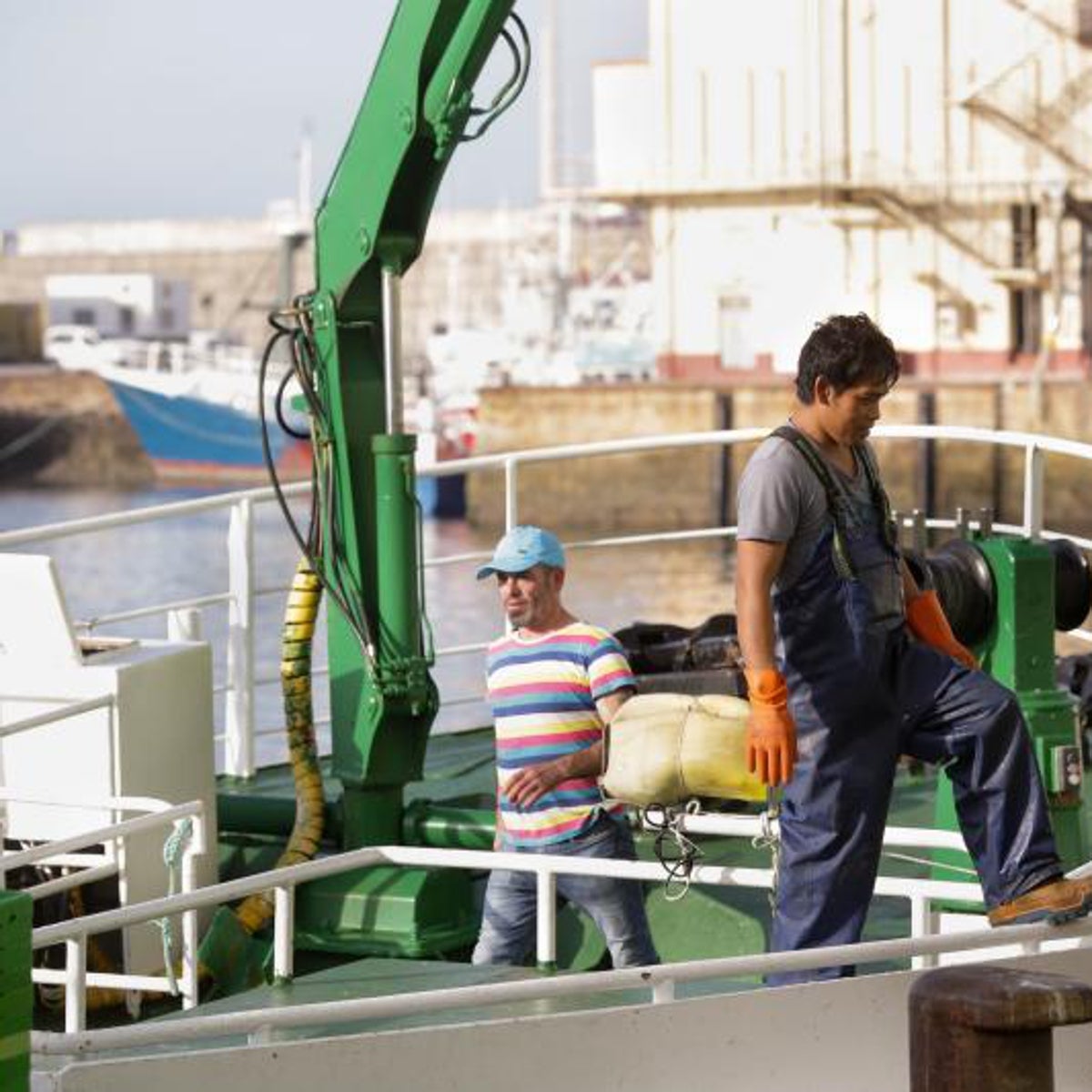 El veto a la pesca se rebaja y la flota podrá faenar en los fondos de menos de 400 metros