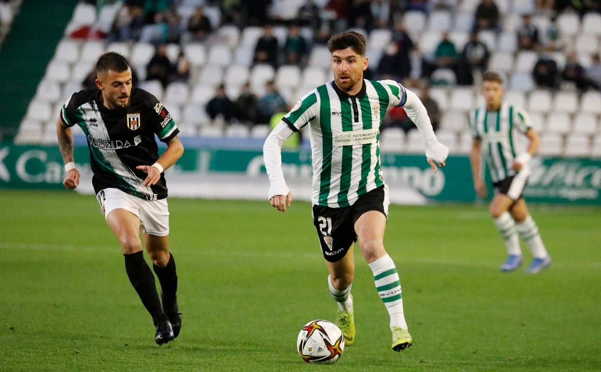 Javi Flores durante el partido ante el Mérida en El Arcángel