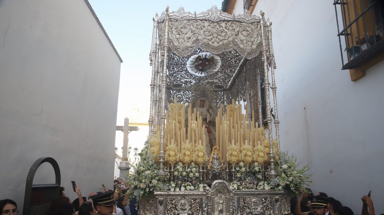 Coronación de la Paz | La Virgen ya busca la Catedral de Córdoba entre orillas de devoción