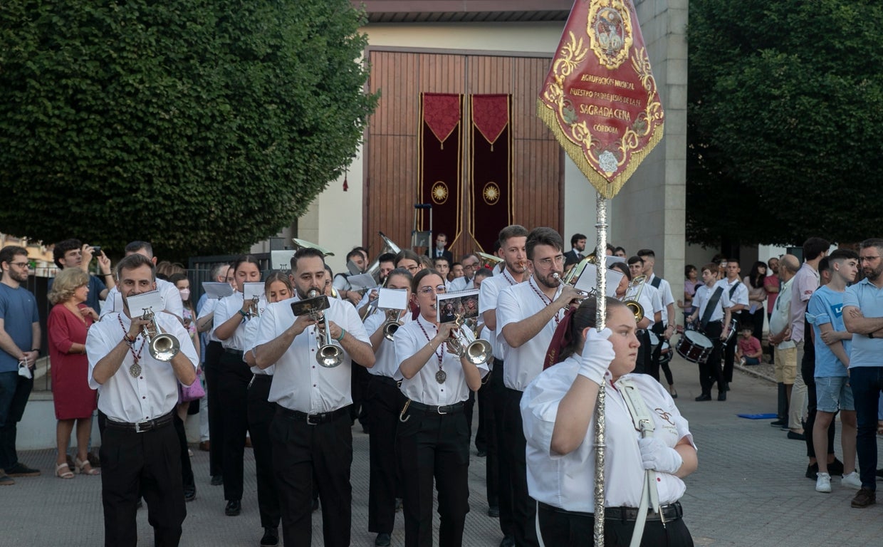 La agrupación de la Sagrada Cena, en la procesión de la octava del Corpus en Poniente