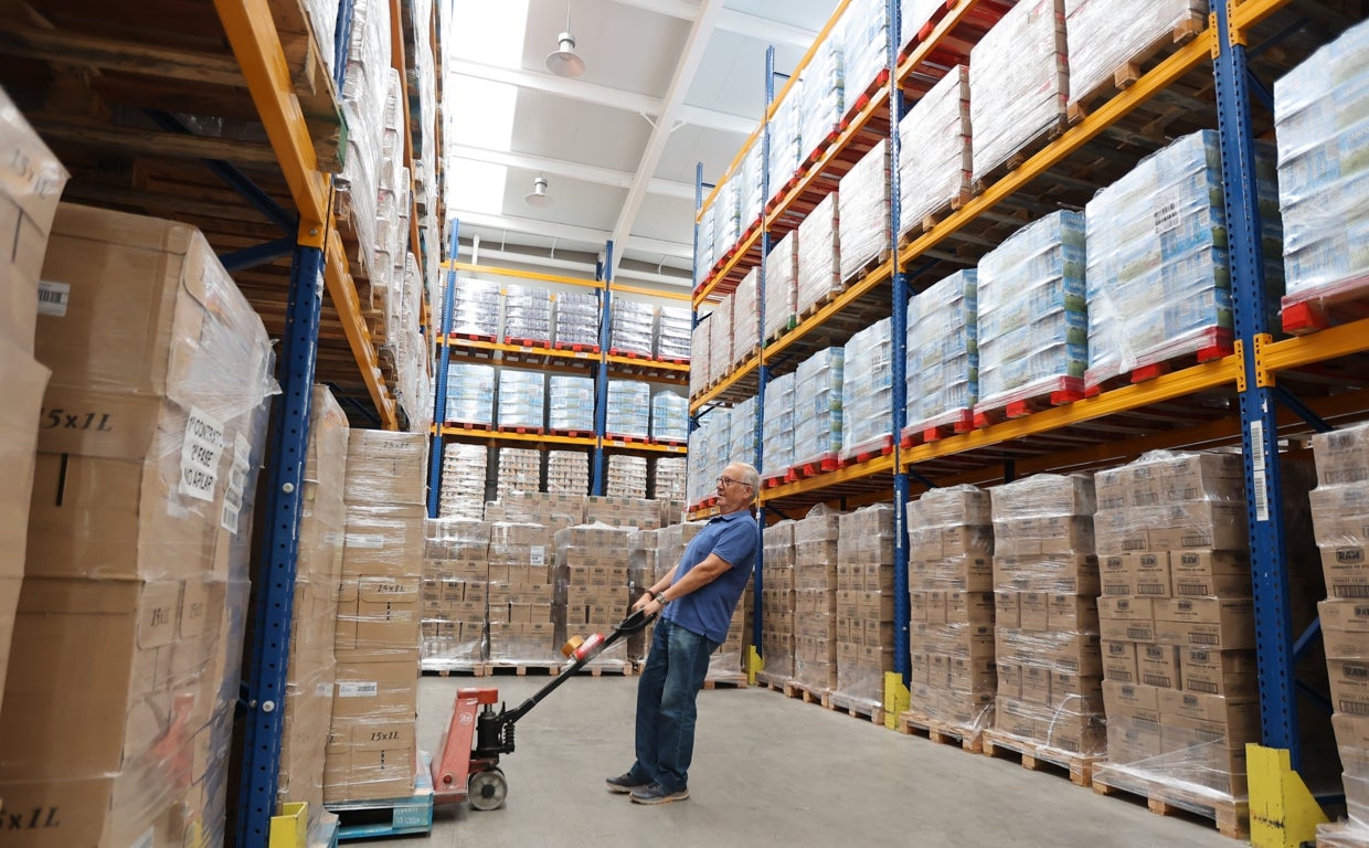 Almacén central del Banco de Alimentos de Córdoba enel antiguo matadero municipal