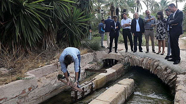 Conducciones de riego en la Acequia Mayor del Pantano de Elche.