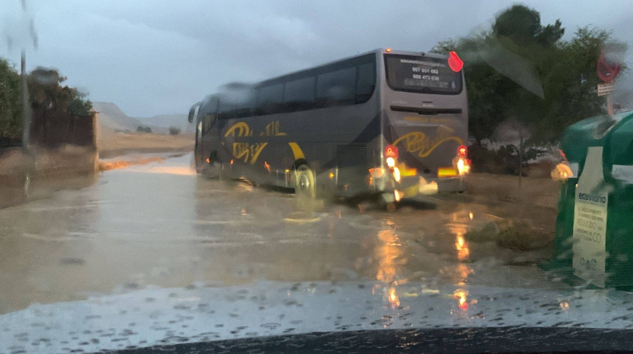 El Ayuntamiento de Puente Genil pide un informe a Aqualia sobre el alcantarillado tras las fuertes lluvias