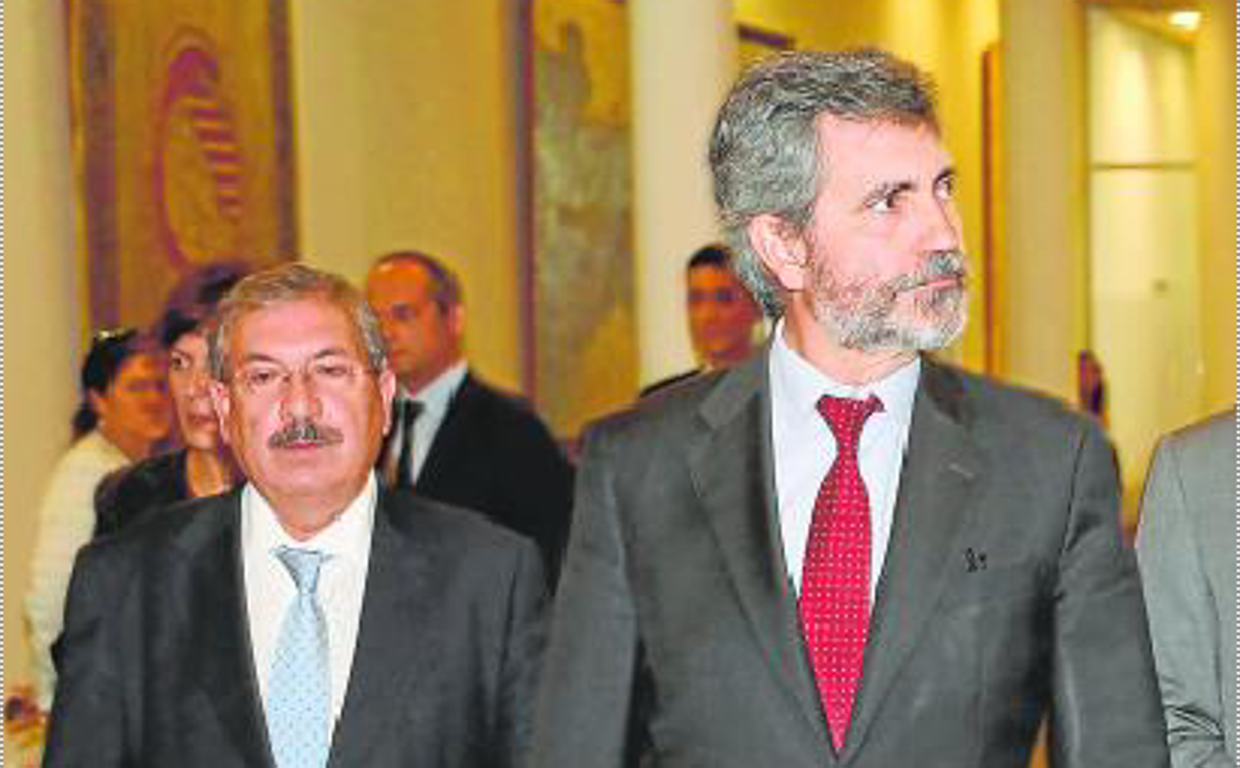 Lesmes, con el vocal Rafael Mozo, el de mayor edad del Consejo