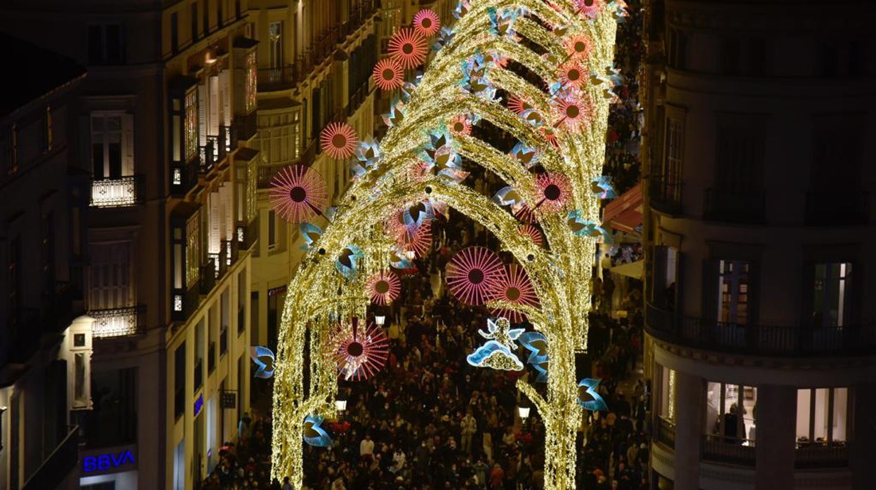 Málaga obvia el deseo de la Junta y mantiene las fechas del alumbrado navideño, aunque reduce las horas