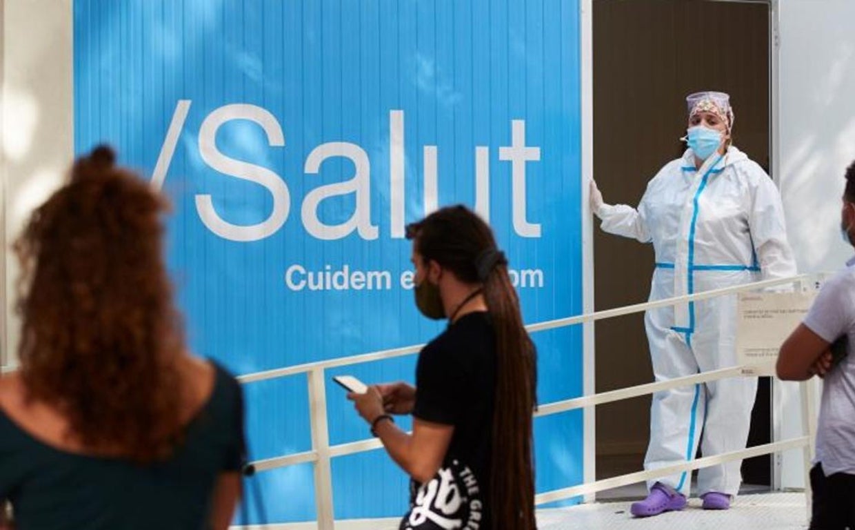 Personal sanitario en un centro de atención primaria de Barcelona durante la pandemia