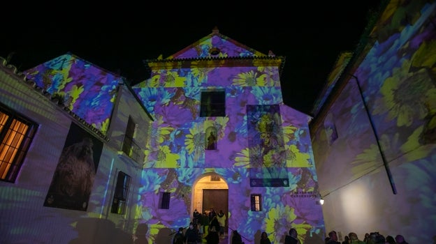 Mapping sobre la fachada de la iglesia de Capuchinos, en noviembre de 2021