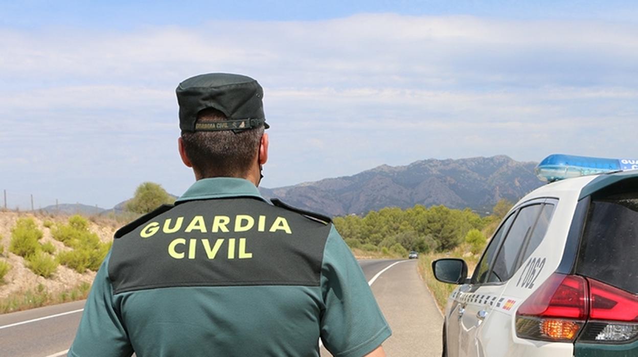 Apuñalan en cuello y abdomen a un hombre en Granada y le roban el móvil