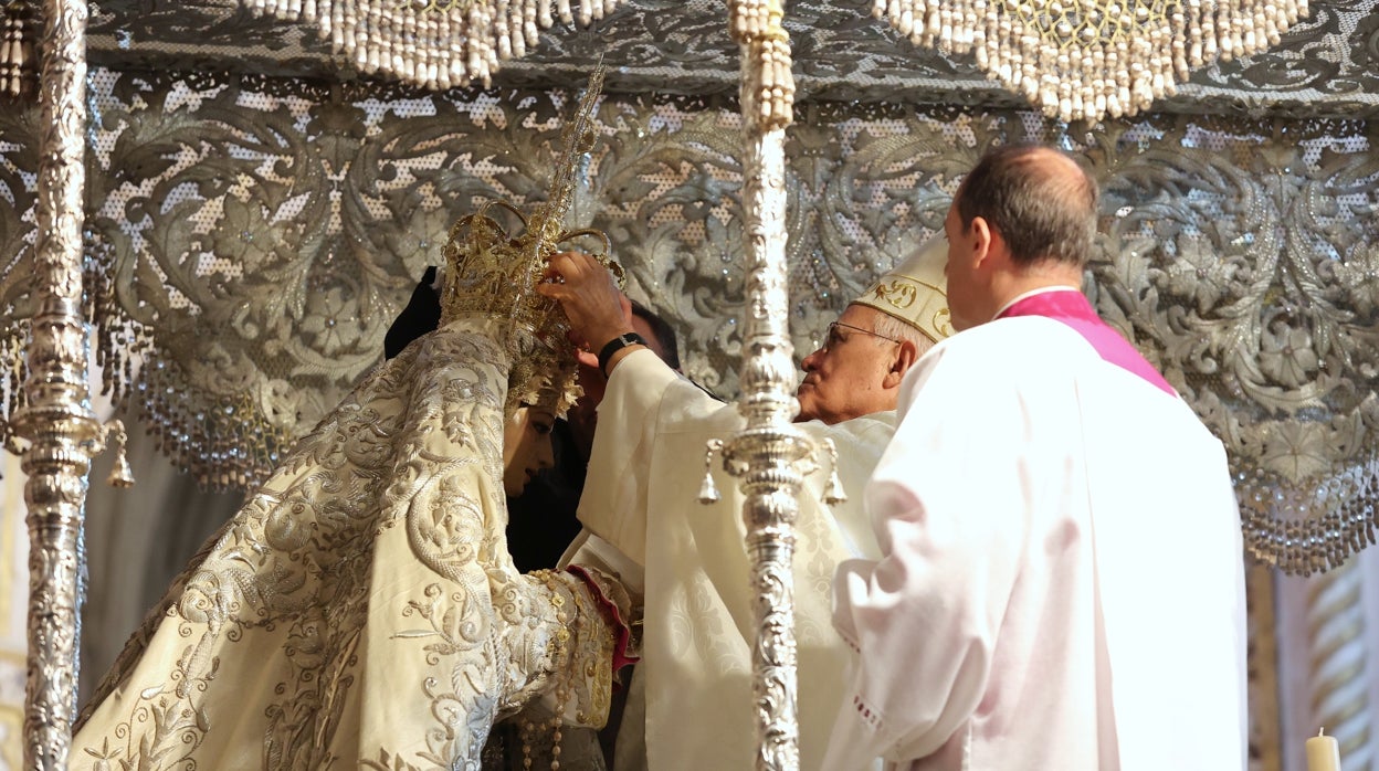 La solemne misa de coronación de la Virgen de la Paz y Esperanza de Córdoba, en imágenes