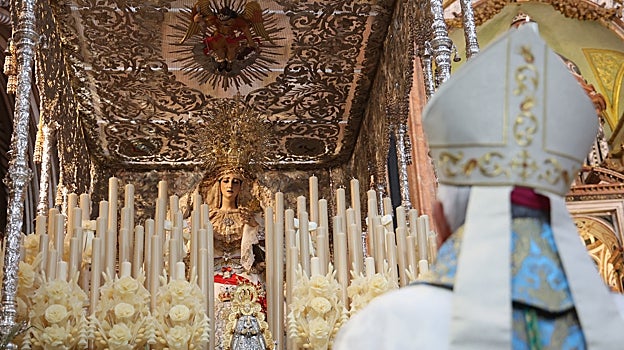 La Virgen de la Paz, recién coronada con la presea de Manuel Valera