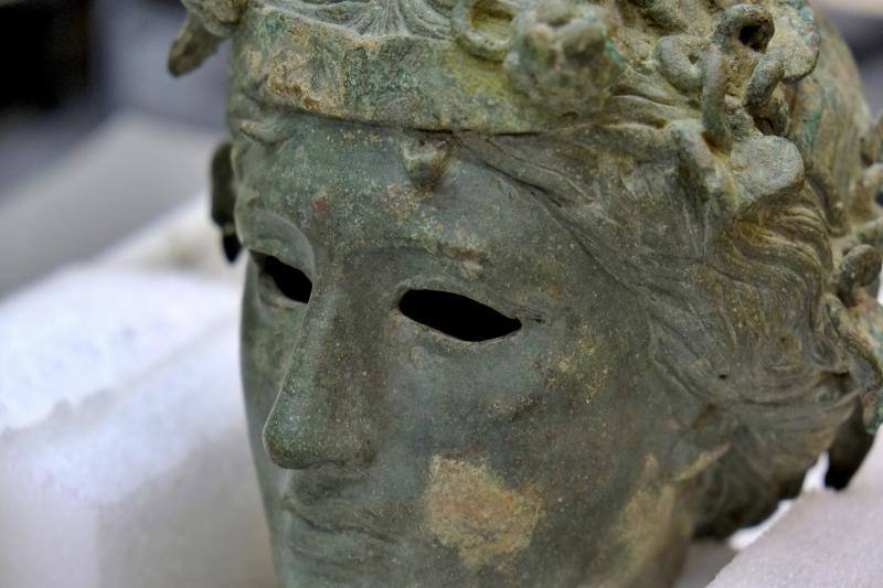 La restauración de los efebos de Pedro Abad, en imágenes