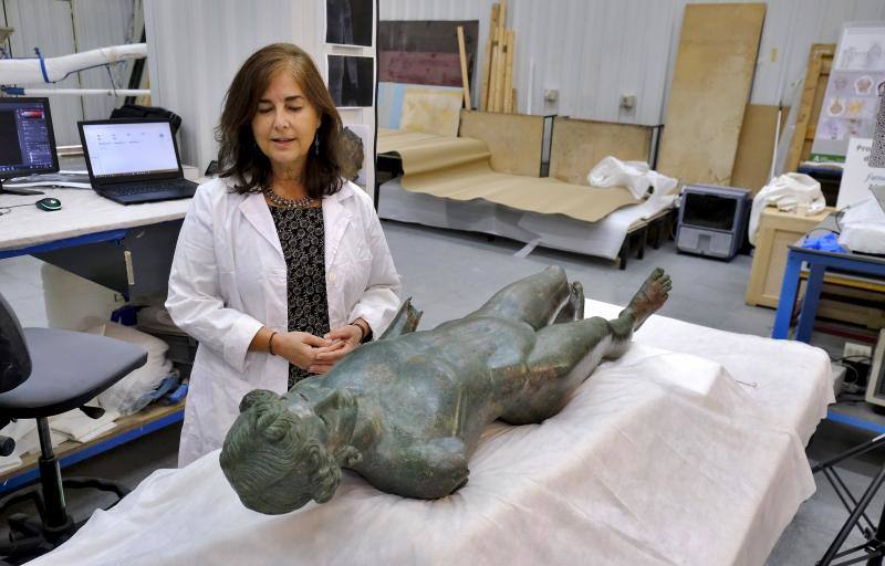 La restauración de los efebos de Pedro Abad, en imágenes