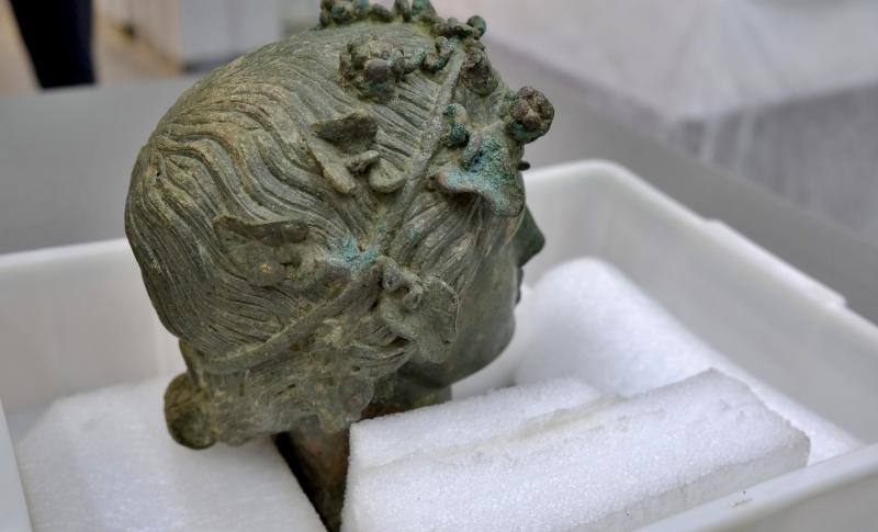 La restauración de los efebos de Pedro Abad, en imágenes