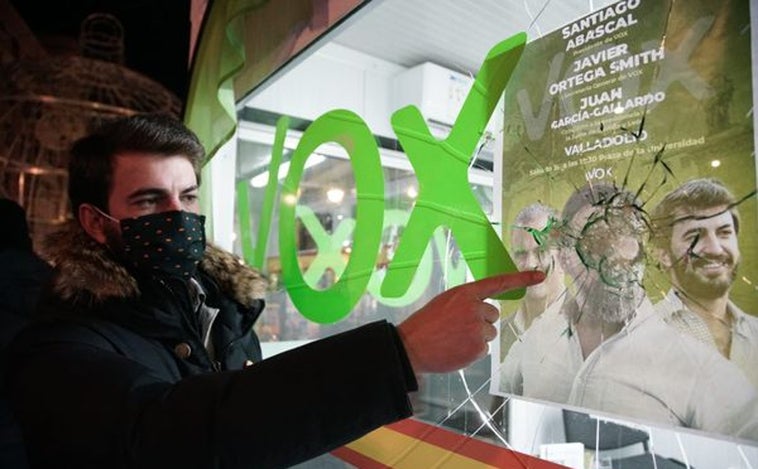 Condenado a pagar 480 euros por realizar pintadas en la caseta de VOX en Valladolid antes de las elecciones del 13F