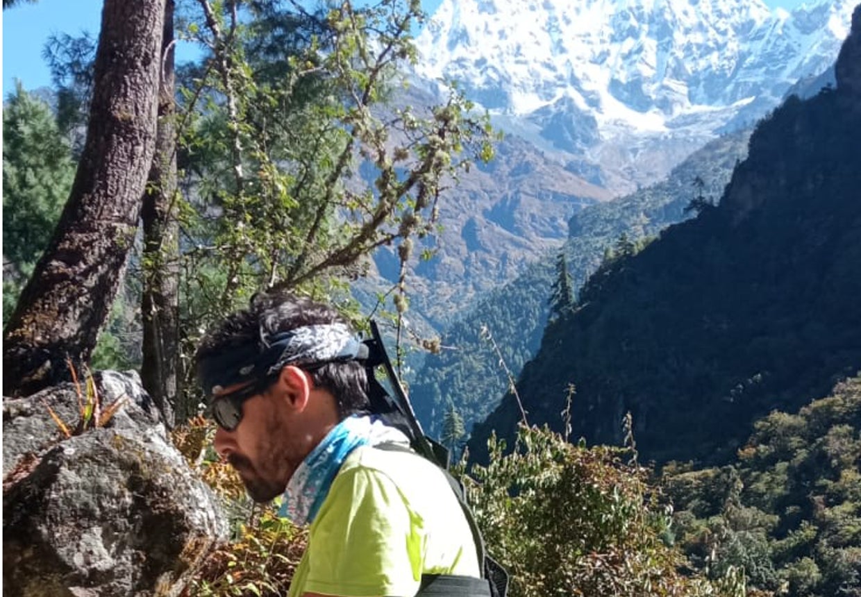 Miguel Ángel Roldán en su subida al campo base del Everest