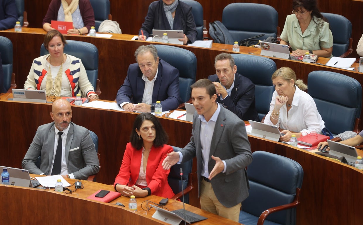 Juan Lobato (PSOE) durante una sesión en la Asamblea de Madrid