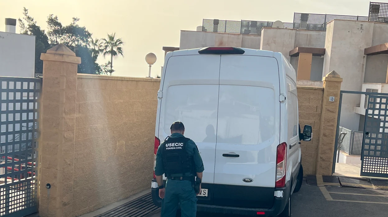 Llegan a comprar la furgoneta de un narco en medio de una operación de la Guardia Civil en Fuengirola