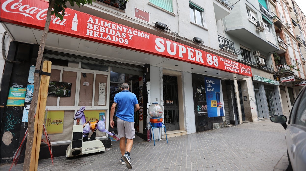 Detenido un ladrón tras apuñalar al dependiente de un bazar de Ciudad Jardín a Córdoba