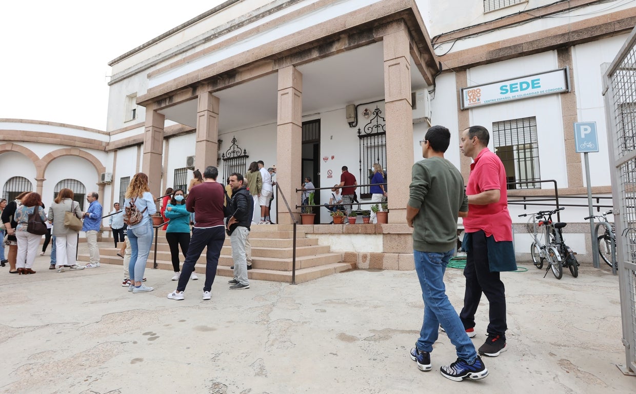 Entrada al nuevo centro de Proyecto Hombre