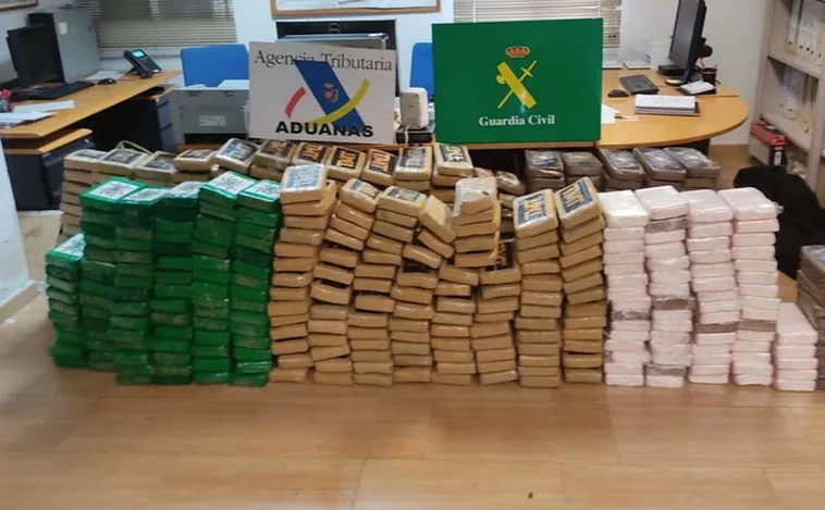 Detienen a un policía antidroga por un cargamento de 200 kilos de cocaína en Valencia