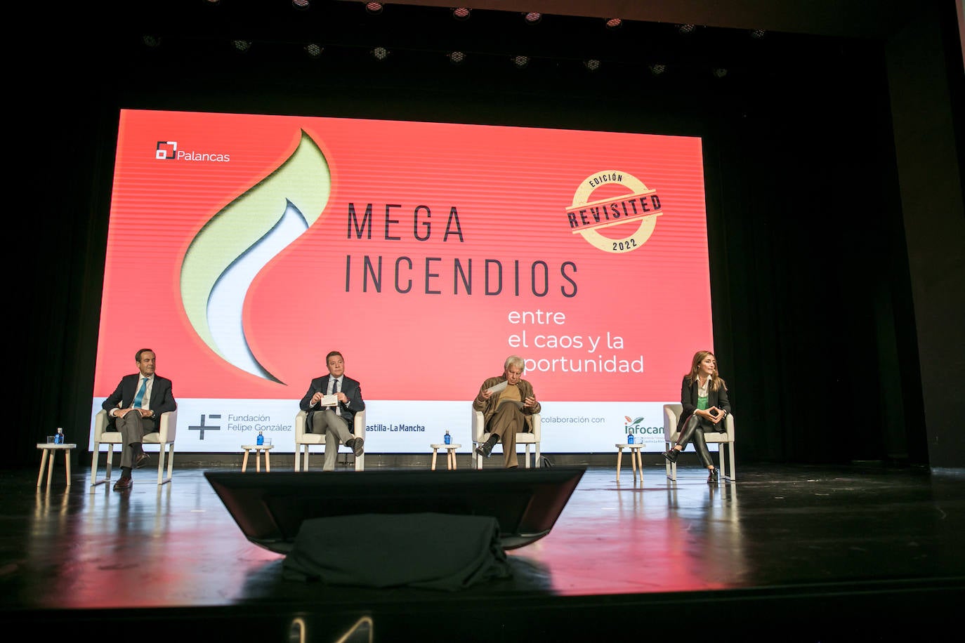 Las imágenes del recibimiento a Felipe González en Toledo