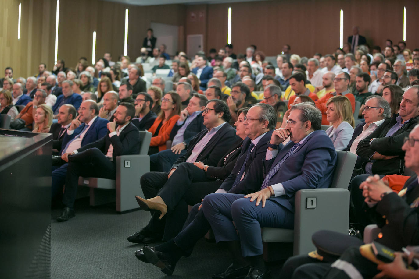 Las imágenes del recibimiento a Felipe González en Toledo