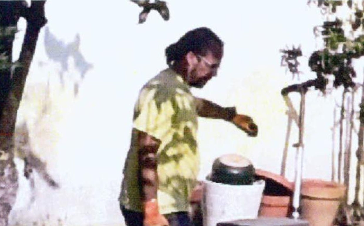 Uno de los procesados, en una imagen de las vigilancias de la Guardia Civil en el presunto laboratorio clandestino