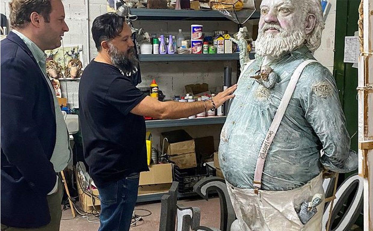 Ya hay prototipo de la escultura que rendirá homenaje a José Luis Cuerda en Albacete