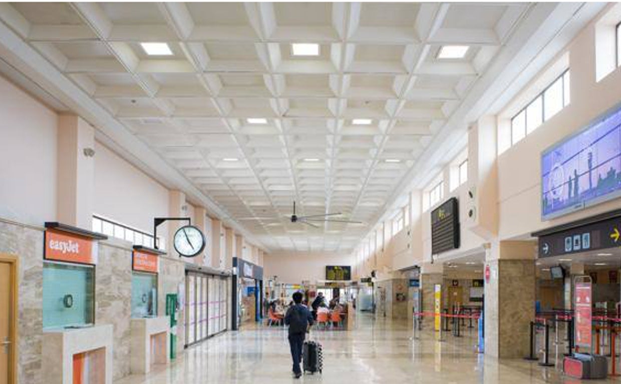Zona de salidas del aeropuerto Federico García Lorca de Granada-Jaén
