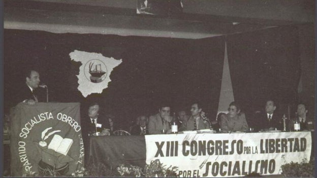 François Mitterrand, secretario del PSF interviene en el Congreso de Suresnes