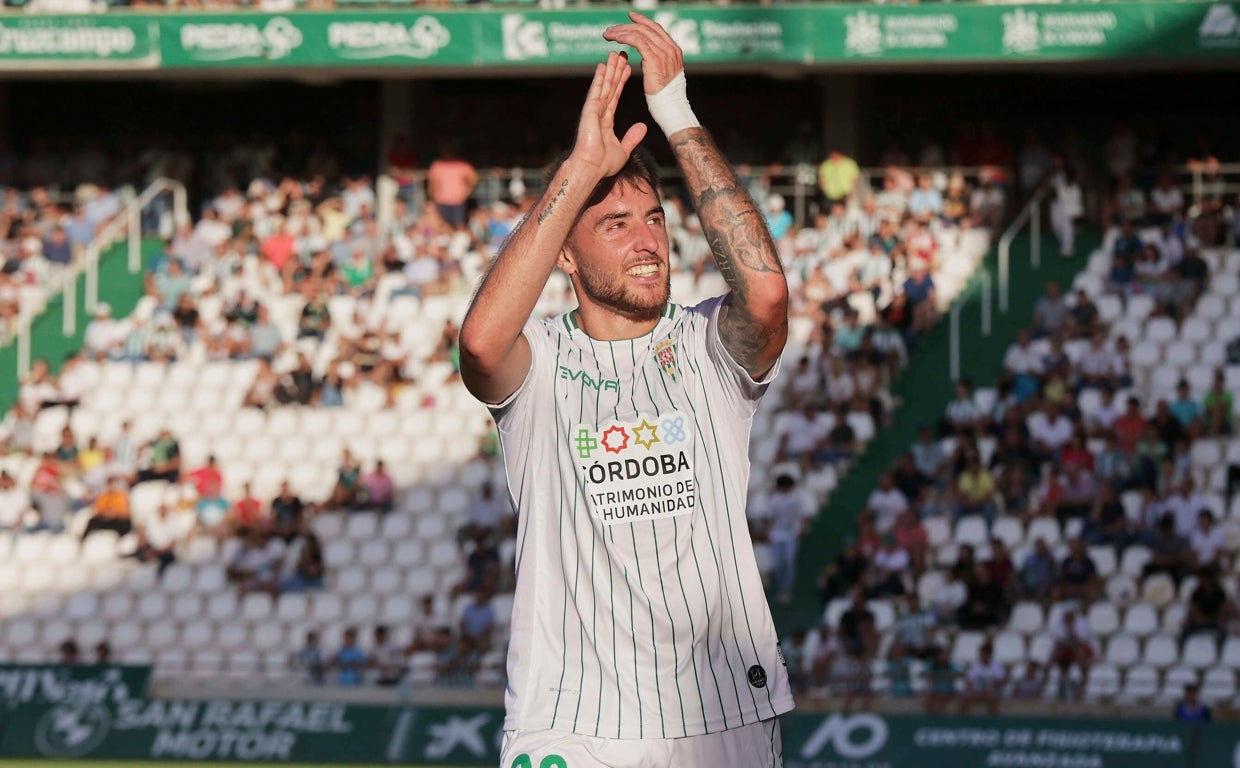 Casas aplaude a la afición de El Arcángel