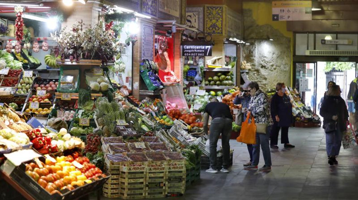 El paro y la subida de la cesta de la compra,    principales preocupaciones de los andaluces