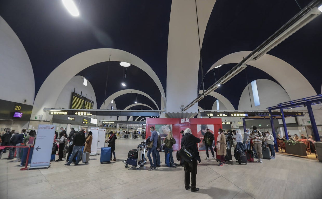Terminal de salidas del aeropuerto San Pablo de Sevilla