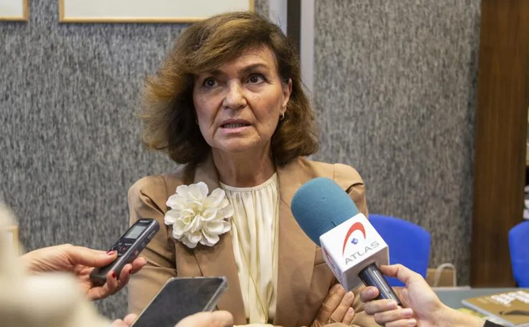 Carmen Calvo critica a Zapatero por simplificar la polémica sobre la 'ley trans'