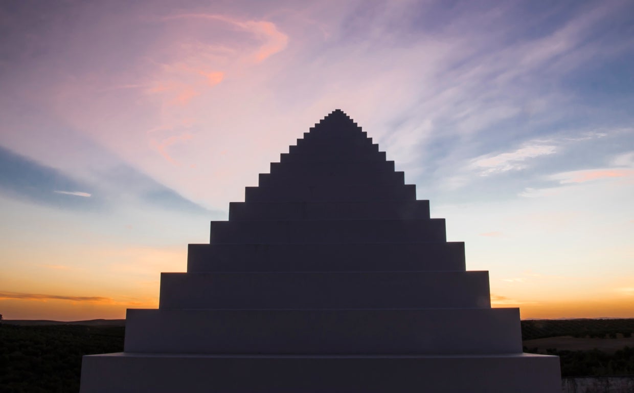 Escultura en el cemenerio de Cañete de las Torres