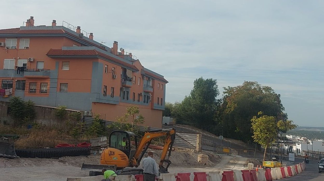 Comienzan las obras del nuevo apeadero de autobuses en Aguilar de la Frontera