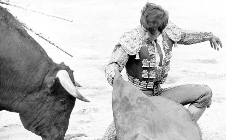 Imagen principal - El Cordobés se ha convertido en el Califa del Toreo con más años en vida disfrutando del título honorífico que creara Mariano de Cavia sobre Lagartijo (a la derecha), el primer matador que alcanzó esa distinción de leyenda. Manolete y su trágica muerte encumbró su leyenda como cuarto Califa.