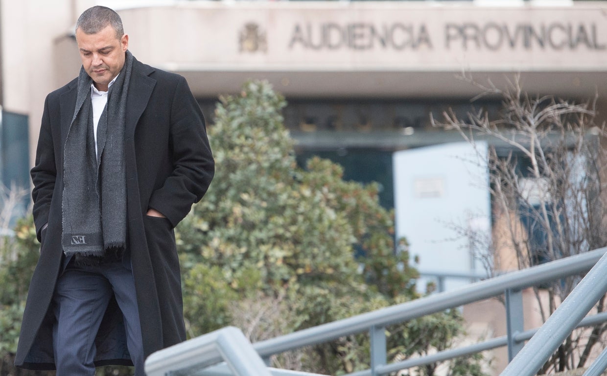 Miguel Ángel Flores sale de la Audiencia Provincial, tras ser ratificada su condena en 2018