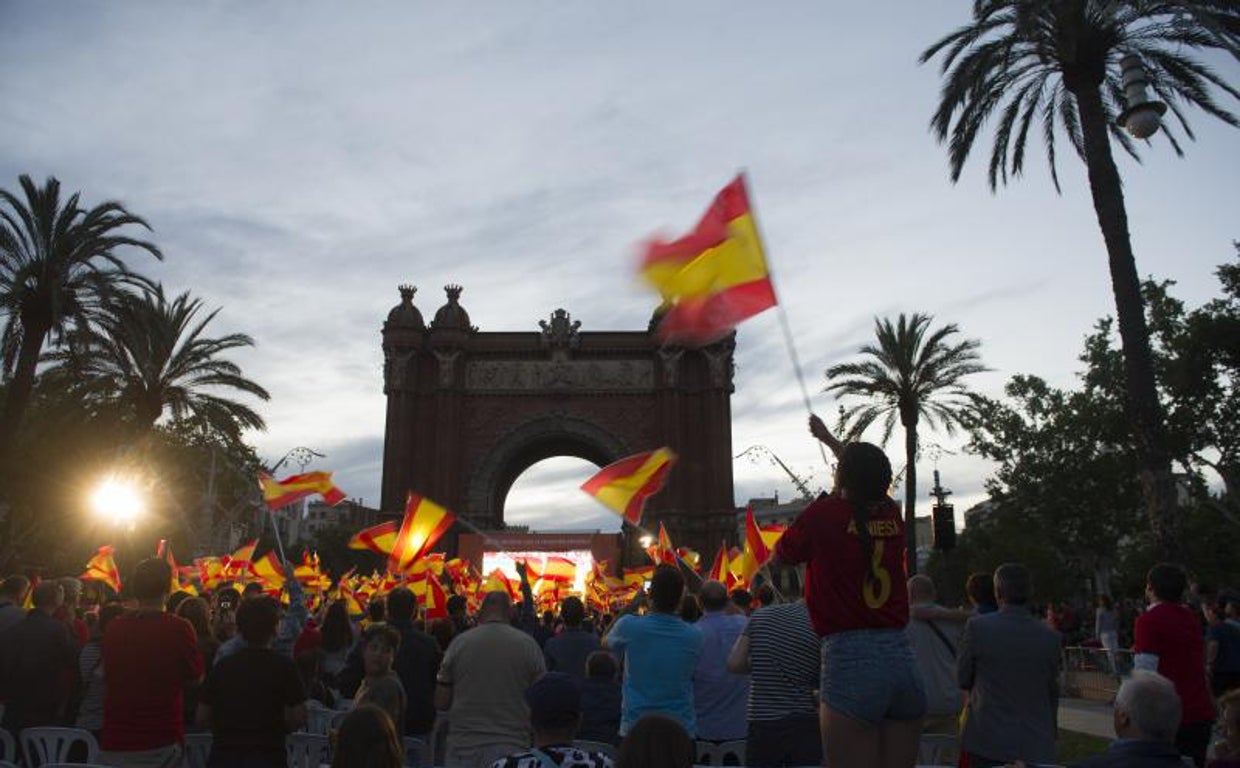 Una pantalla gigante instalada, en este caso por Cs, en Barcelona con motivo de la Eurocopa de 2016