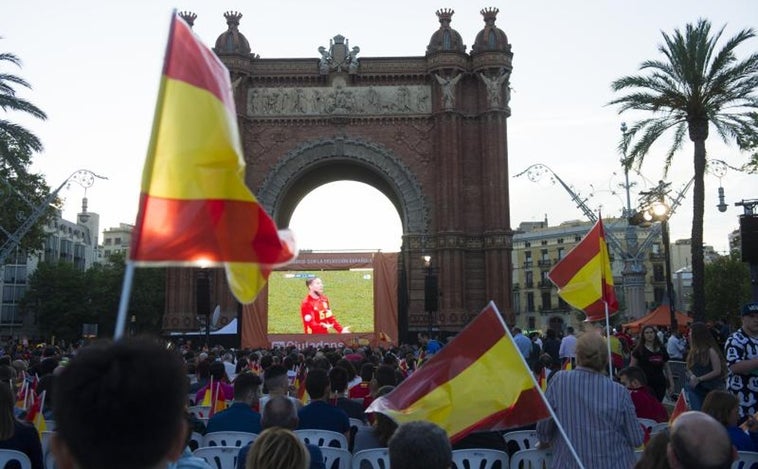 El PP reclama a Colau que instale pantallas gigantes  en Barcelona para  los partidos de la selección