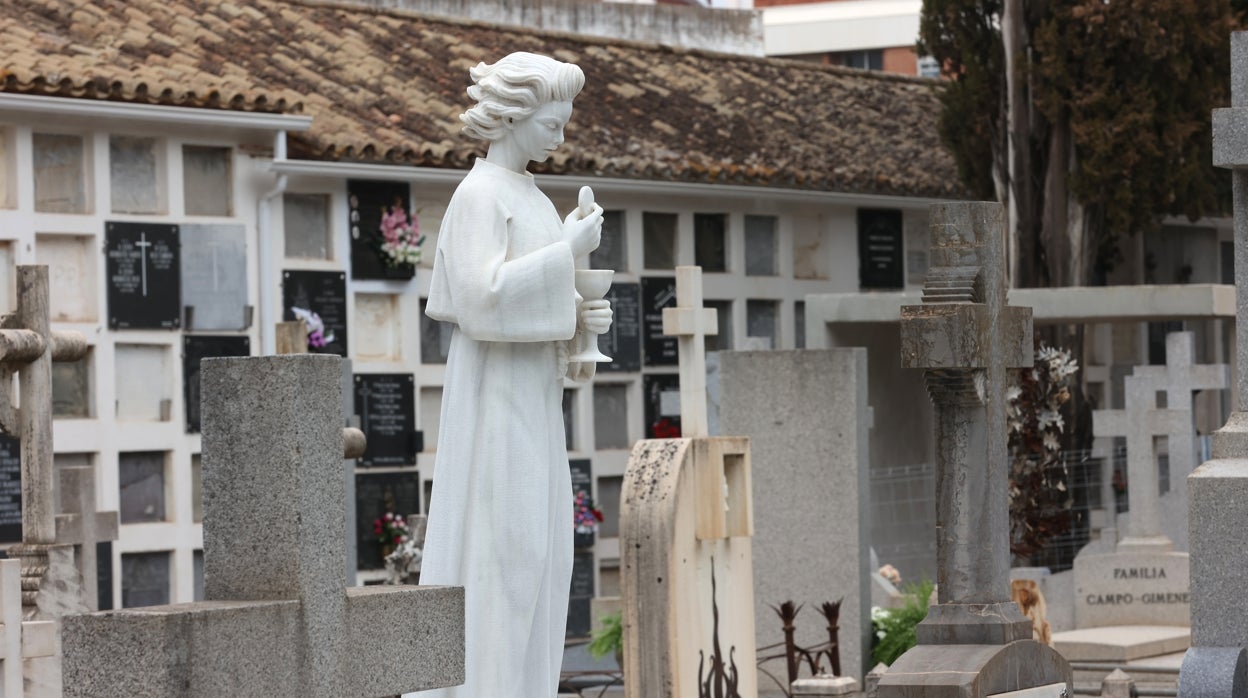 Un bucólico paseo por el cementerio de la Salud de Córdoba, en imágenes